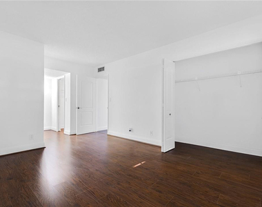 605 Oaks Drive - Photo Thumbnail 13