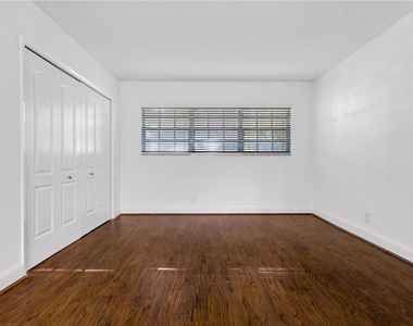 605 Oaks Drive - Photo Thumbnail 12