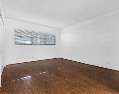 605 Oaks Drive - Photo Thumbnail 11
