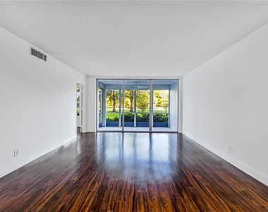 605 Oaks Drive - Photo Thumbnail 8