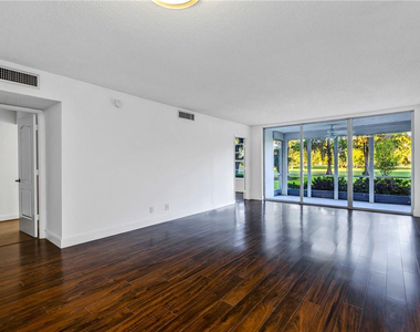 605 Oaks Drive - Photo Thumbnail 9