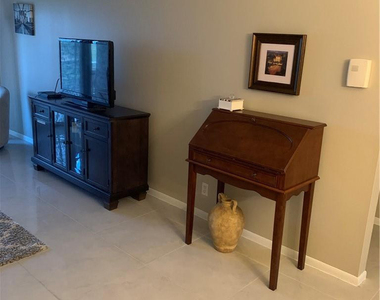 2305 Lucaya Lane - Photo Thumbnail 9