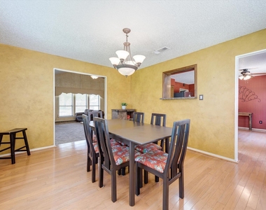 2033 Oakmeadow Street - Photo Thumbnail 7