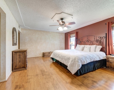 2033 Oakmeadow Street - Photo Thumbnail 12