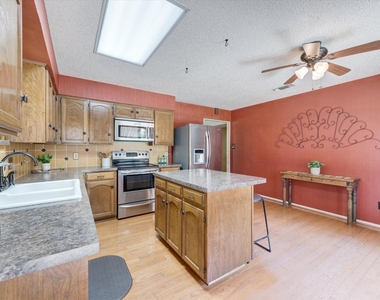 2033 Oakmeadow Street - Photo Thumbnail 8