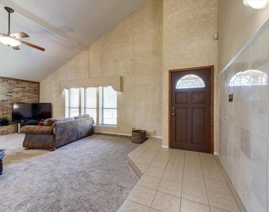 2033 Oakmeadow Street - Photo Thumbnail 2