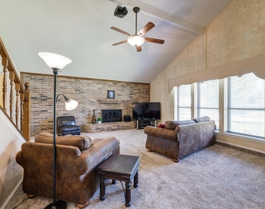 2033 Oakmeadow Street - Photo Thumbnail 4