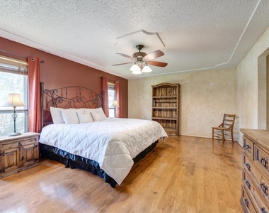 2033 Oakmeadow Street - Photo Thumbnail 11