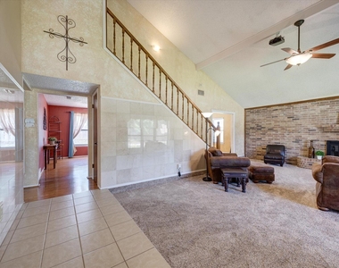 2033 Oakmeadow Street - Photo Thumbnail 3