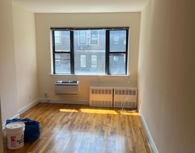 East 84th Street - Photo Thumbnail 3