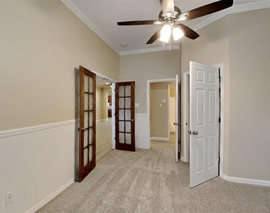 309 Hudson Lane - Photo Thumbnail 12