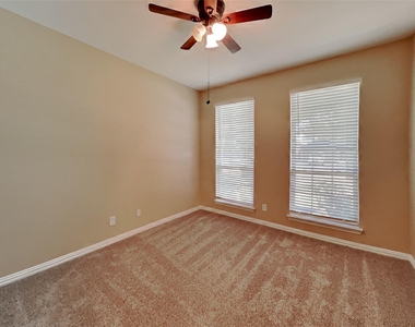 309 Hudson Lane - Photo Thumbnail 15