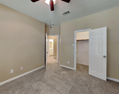 309 Hudson Lane - Photo Thumbnail 14