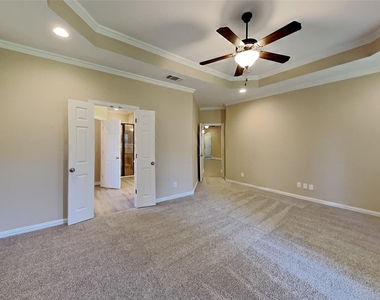 309 Hudson Lane - Photo Thumbnail 5