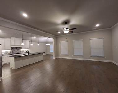 1720 Whispering Trail Drive - Photo Thumbnail 3