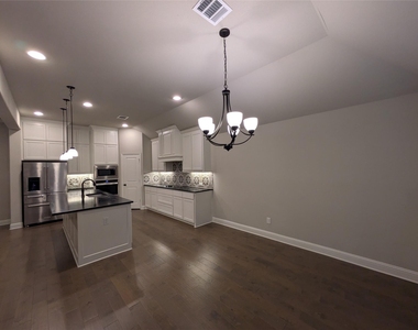 1720 Whispering Trail Drive - Photo Thumbnail 8