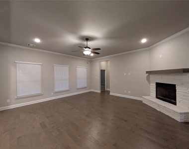 1720 Whispering Trail Drive - Photo Thumbnail 4