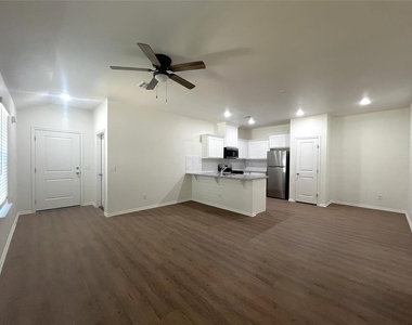 1713 Short Cove Drive - Photo Thumbnail 2