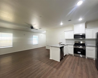 1713 Short Cove Drive - Photo Thumbnail 5
