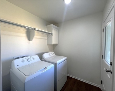 1713 Short Cove Drive - Photo Thumbnail 15