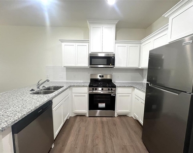 1713 Short Cove Drive - Photo Thumbnail 3