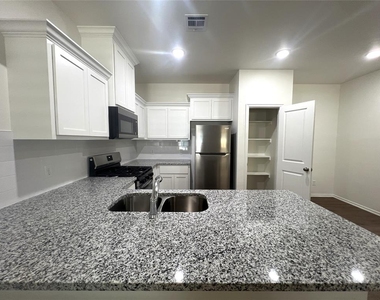 1713 Short Cove Drive - Photo Thumbnail 4