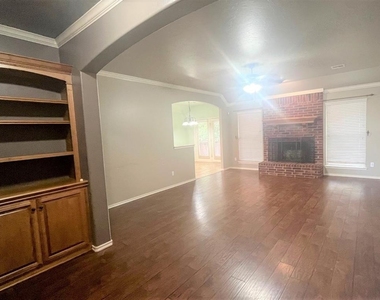 725 Tuscany Way - Photo Thumbnail 3