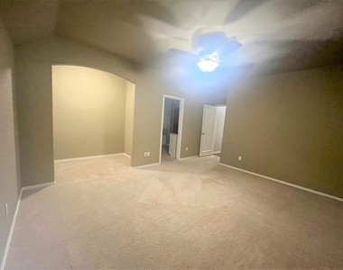 725 Tuscany Way - Photo Thumbnail 7