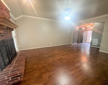725 Tuscany Way - Photo Thumbnail 4