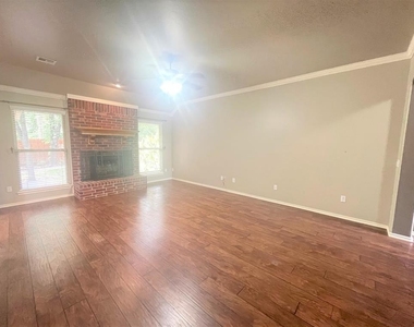 725 Tuscany Way - Photo Thumbnail 2