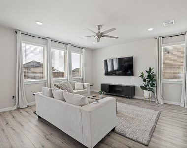 2808 Spring Side Drive - Photo Thumbnail 2