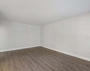 6017 E University Boulevard - Photo Thumbnail 4