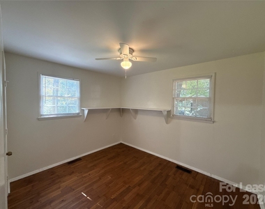 5135 Grapevine Drive - Photo Thumbnail 9