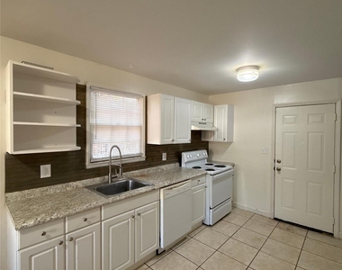 5135 Grapevine Drive - Photo Thumbnail 5