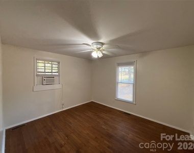 5135 Grapevine Drive - Photo Thumbnail 7