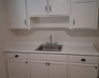 2416 22nd Street - Photo Thumbnail 5