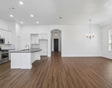 1506 Calcot Lane - Photo Thumbnail 5