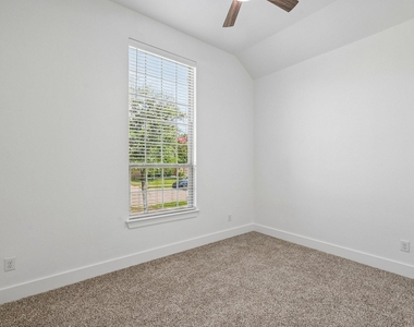 1506 Calcot Lane - Photo Thumbnail 19