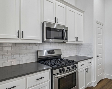 1506 Calcot Lane - Photo Thumbnail 9