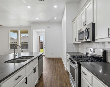 1506 Calcot Lane - Photo Thumbnail 8
