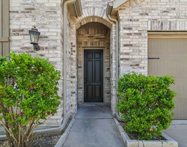1506 Calcot Lane - Photo Thumbnail 1