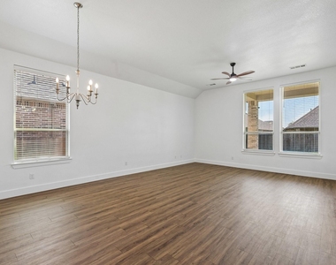 1506 Calcot Lane - Photo Thumbnail 12