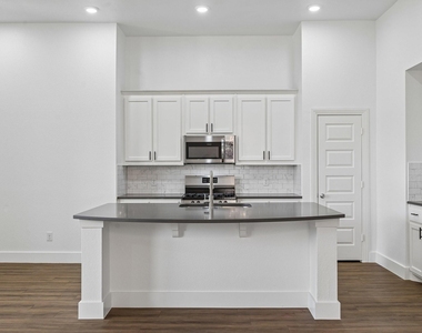 1506 Calcot Lane - Photo Thumbnail 7