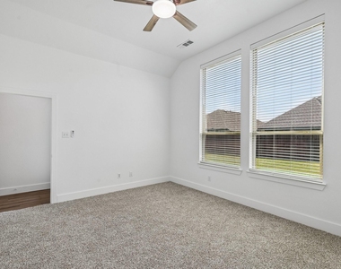 1506 Calcot Lane - Photo Thumbnail 18