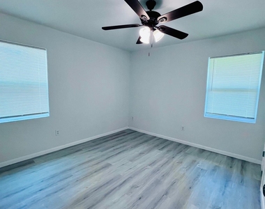 522 Donald Drive - Photo Thumbnail 6