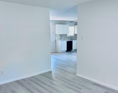 522 Donald Drive - Photo Thumbnail 4