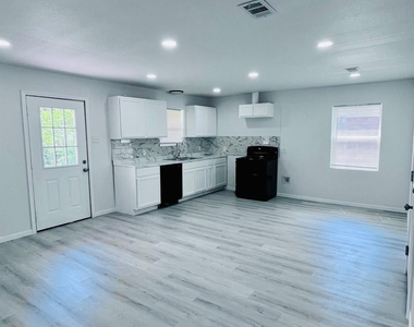 522 Donald Drive - Photo Thumbnail 3