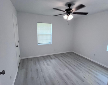 522 Donald Drive - Photo Thumbnail 5