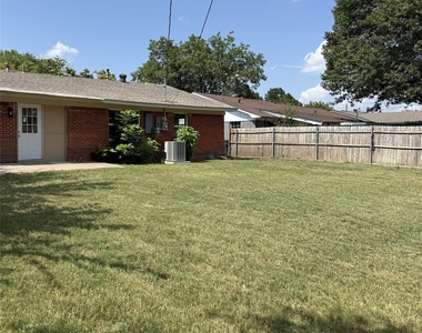 522 Donald Drive - Photo Thumbnail 15