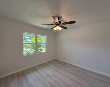 522 Donald Drive - Photo Thumbnail 7